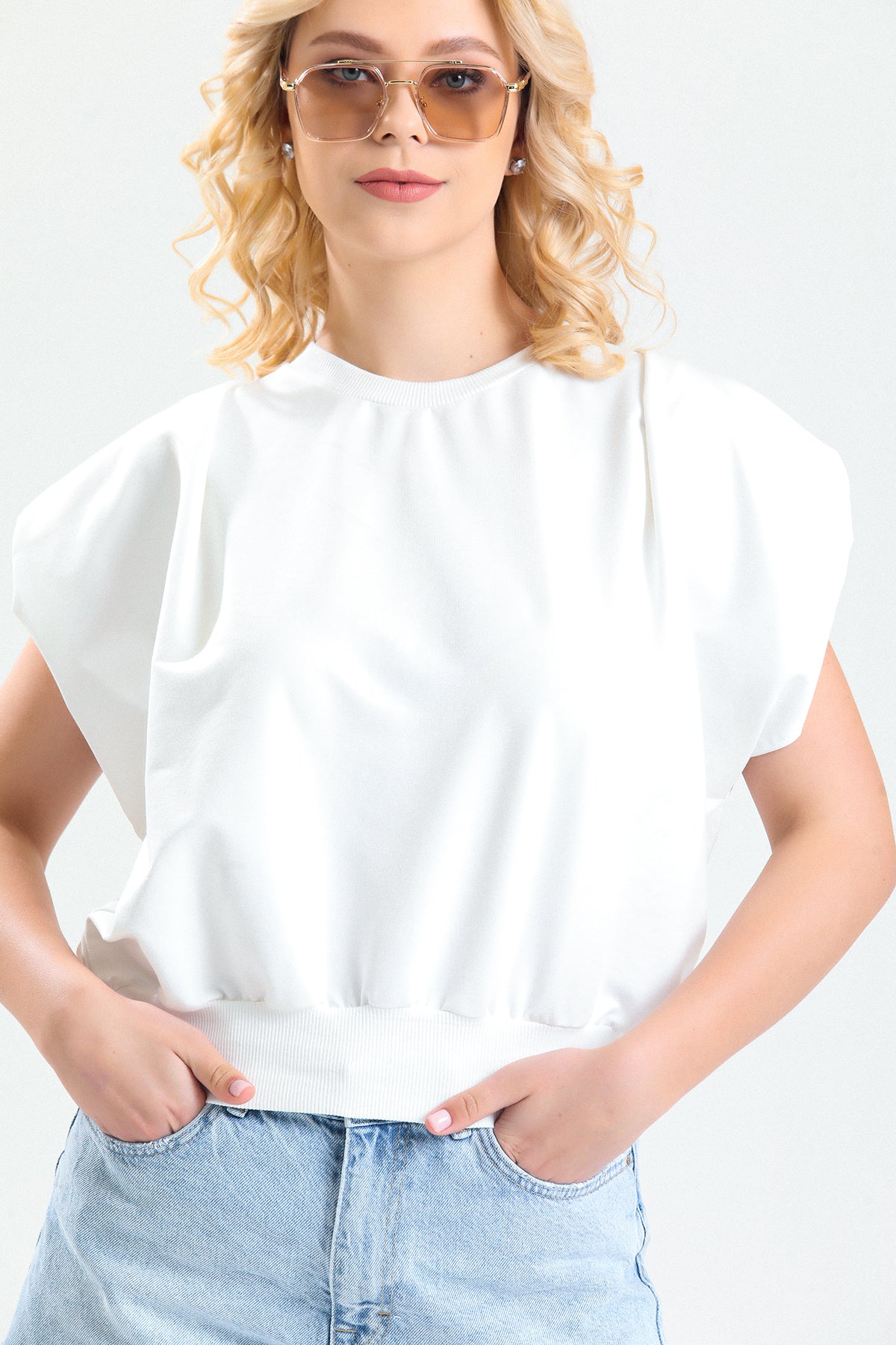 Beyaz Kolsuz Vatkalı T shirt