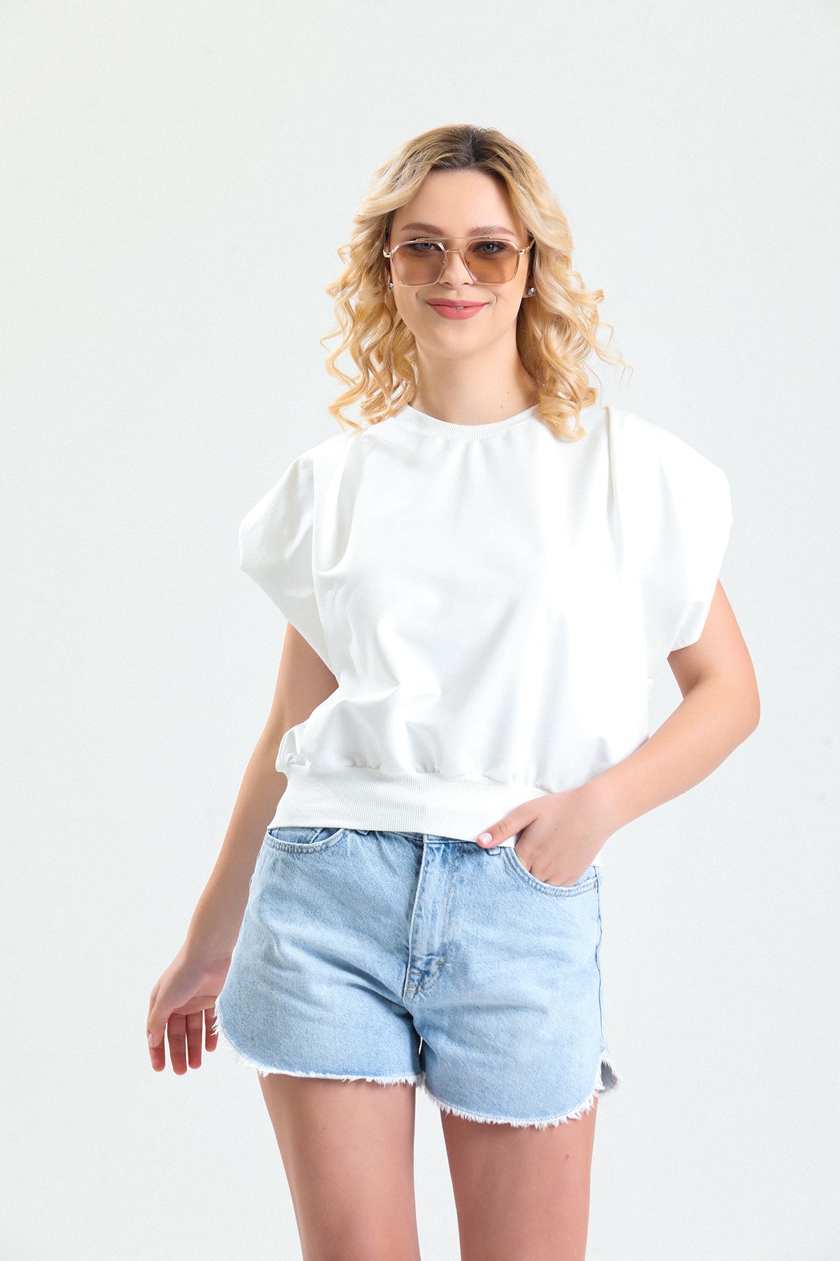 Beyaz Kolsuz Vatkalı T shirt